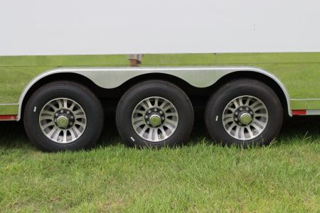 Used 2003 8.5X32 Renegade Stacker