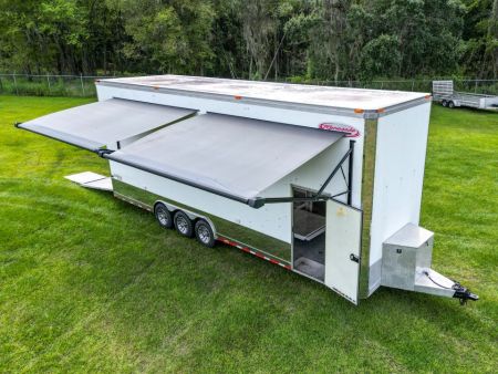 Used 2003 8.5X32 Renegade Stacker