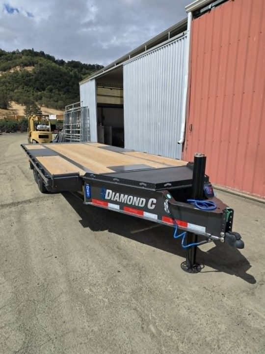 New DECKOVER 2026 Diamond C Trailers DET207 20' X 102" 15500 GVWR FULL TILT BLUETOOTH HYDRAULIC JACK UPGRADED METALLIC GRAY TRAILER