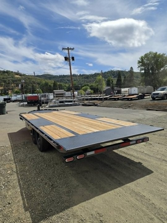 New DECKOVER 2026 Diamond C Trailers DET207 20' X 102" 15500 GVWR FULL TILT BLUETOOTH HYDRAULIC JACK UPGRADED METALLIC GRAY TRAILER