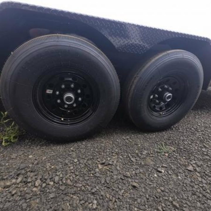 New SALE! SPLIT TILT 2027 Diamond C Trailers HDT207 82X20 Equipment Trailer 15500 GVWR ONYX BLACK