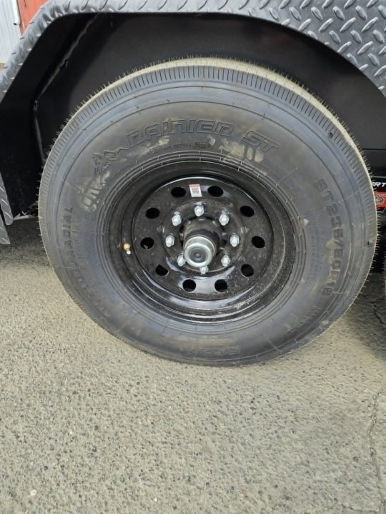 New SALE! SPLIT TILT 2027 Diamond C Trailers HDT207 82X20 Equipment Trailer 15500 GVWR CARBON METALLIC GRAY