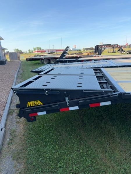 New 2027 Big Tex Trailers 25GN-40D5A Flatbed Trailer