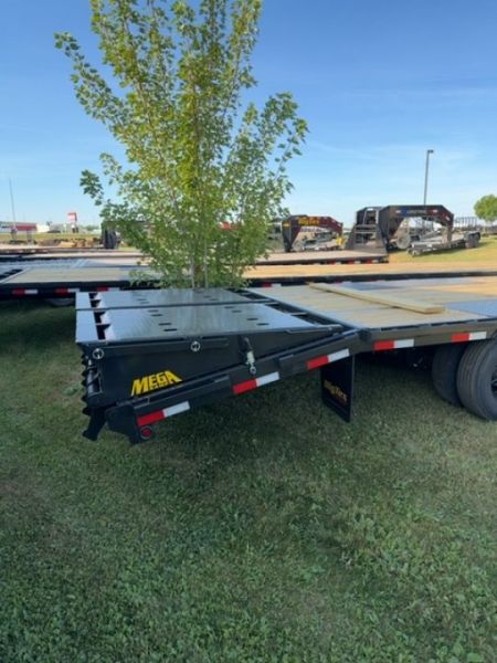 New 2025 BIG TEX TRAILERS 25GN-35D5A Flatbed Trailer