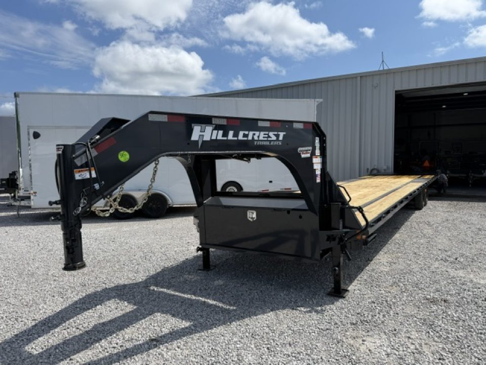 New HillCrest Gooseneck 35+5 17.6 W/ Max Ramps