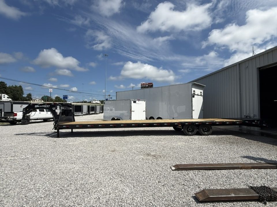 New HillCrest Gooseneck 35+5 17.6 W/ Max Ramps