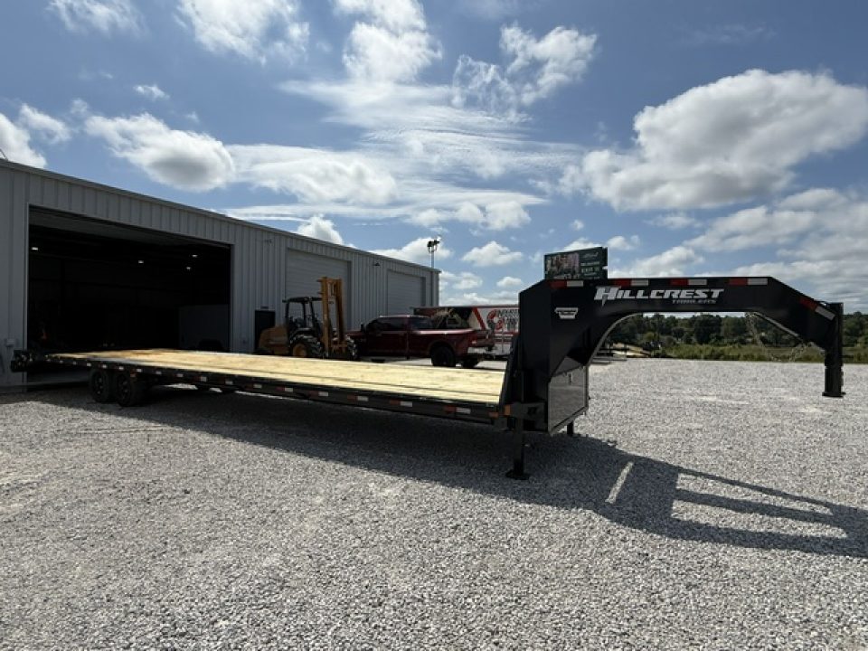 New HillCrest Gooseneck 35+5 17.6 W/ Max Ramps
