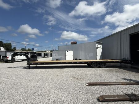 New HillCrest Gooseneck 35+5 17.6 W/ Max Ramps