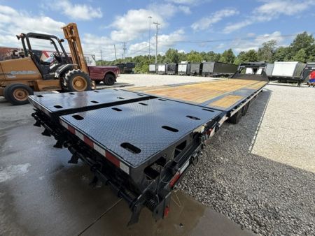 New HillCrest Gooseneck 35+5 17.6 W/ Max Ramps
