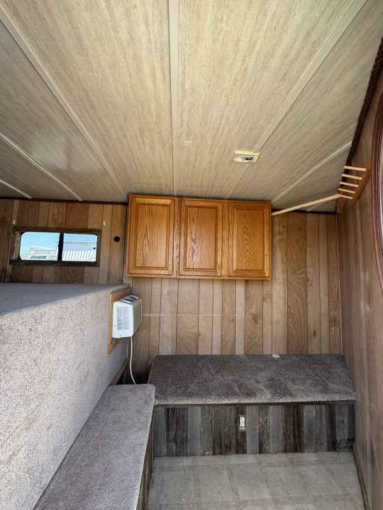 Used 2001 Legend Trailers 3H GN W/ WEEKENDER Horse Trailer