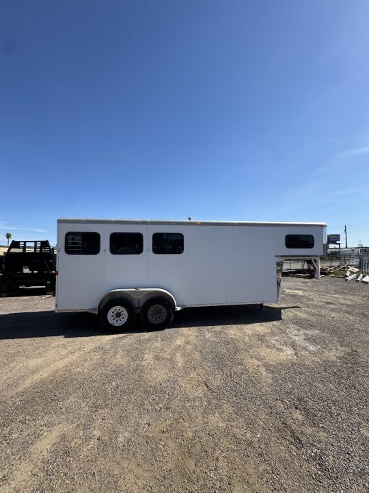 Used 2001 Legend Trailers 3H GN W/ WEEKENDER Horse Trailer