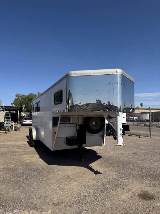 Used 2001 Legend Trailers 3H GN W/ WEEKENDER Horse Trailer