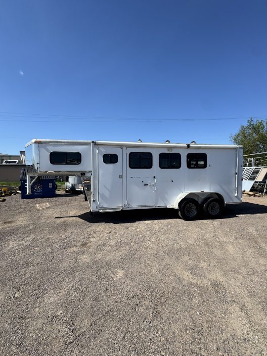 Used 2001 Legend Trailers 3H GN W/ WEEKENDER Horse Trailer