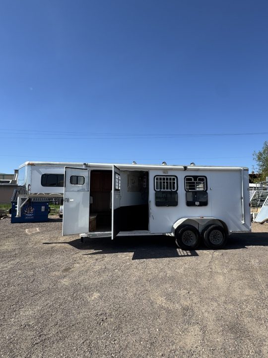 Used 2001 Legend Trailers 3H GN W/ WEEKENDER Horse Trailer