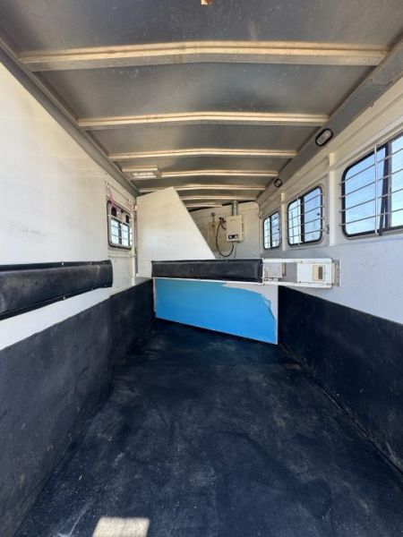 Used 2001 Legend Trailers 3H GN W/ WEEKENDER Horse Trailer