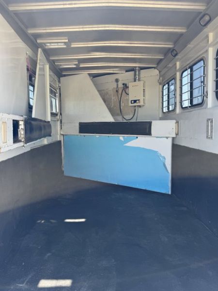 Used 2001 Legend Trailers 3H GN W/ WEEKENDER Horse Trailer