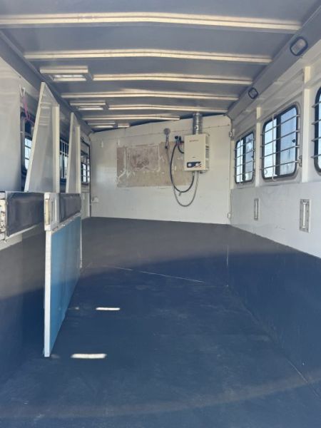 Used 2001 Legend Trailers 3H GN W/ WEEKENDER Horse Trailer