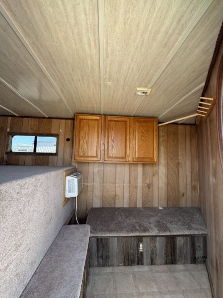 Used 2001 Legend Trailers 3H GN W/ WEEKENDER Horse Trailer