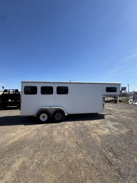 Used 2001 Legend Trailers 3H GN W/ WEEKENDER Horse Trailer