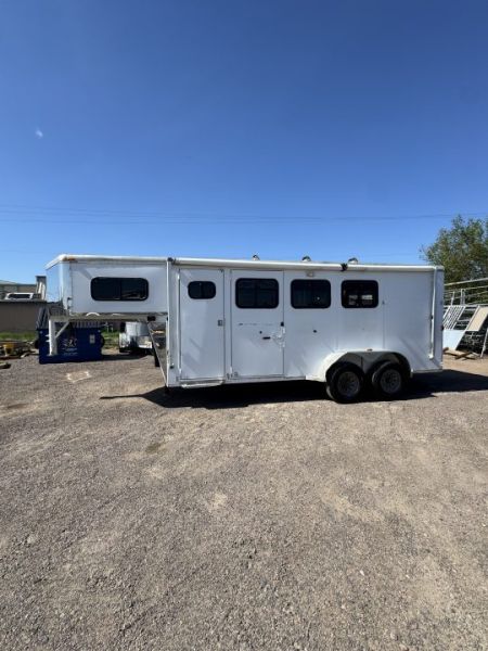 Used 2001 Legend Trailers 3H GN W/ WEEKENDER Horse Trailer