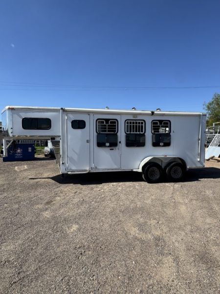 Used 2001 Legend Trailers 3H GN W/ WEEKENDER Horse Trailer