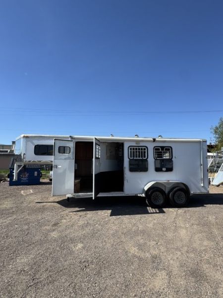 Used 2001 Legend Trailers 3H GN W/ WEEKENDER Horse Trailer