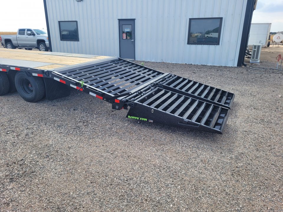 New 2027 Load Trail 102"x32' Gooseneck Deckover Trailer