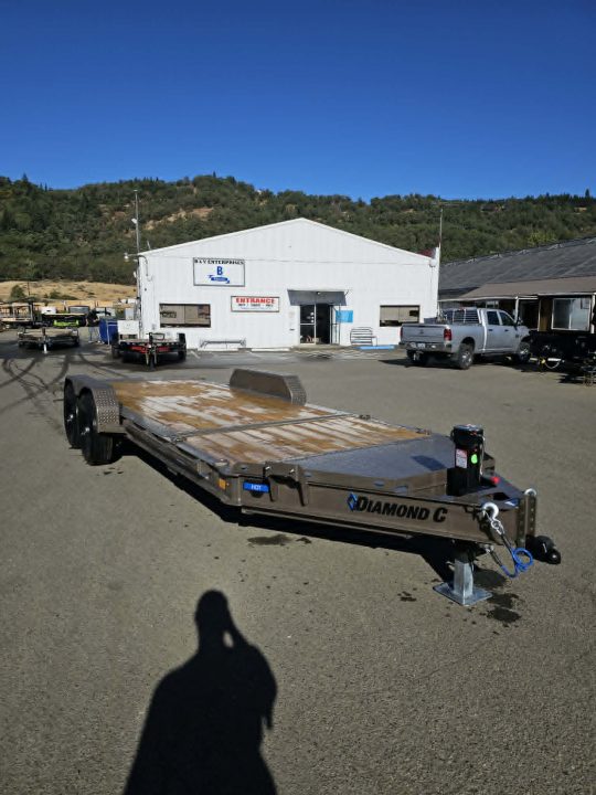 New SALE! SPLIT-TILT 2026 Diamond C HDT207 82X20 Equipment Trailer 15500 GVWR METALLIC MOCHA
