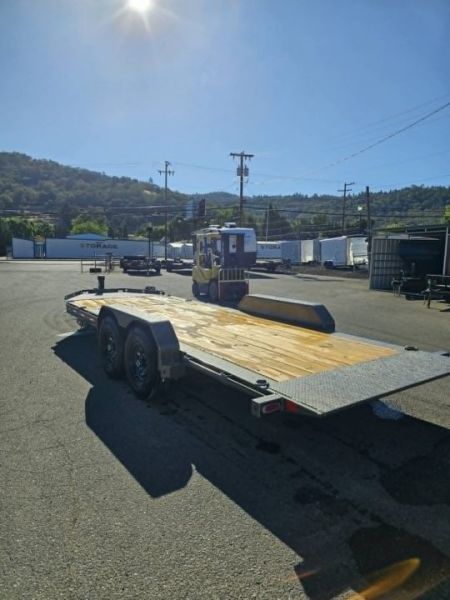 New SALE! SPLIT-TILT 2026 Diamond C HDT207 82X20 Equipment Trailer 15500 GVWR METALLIC MOCHA