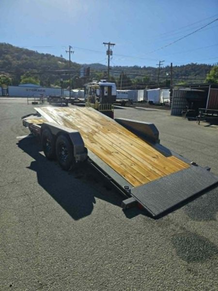 New SALE! SPLIT-TILT 2026 Diamond C HDT207 82X20 Equipment Trailer 15500 GVWR METALLIC MOCHA
