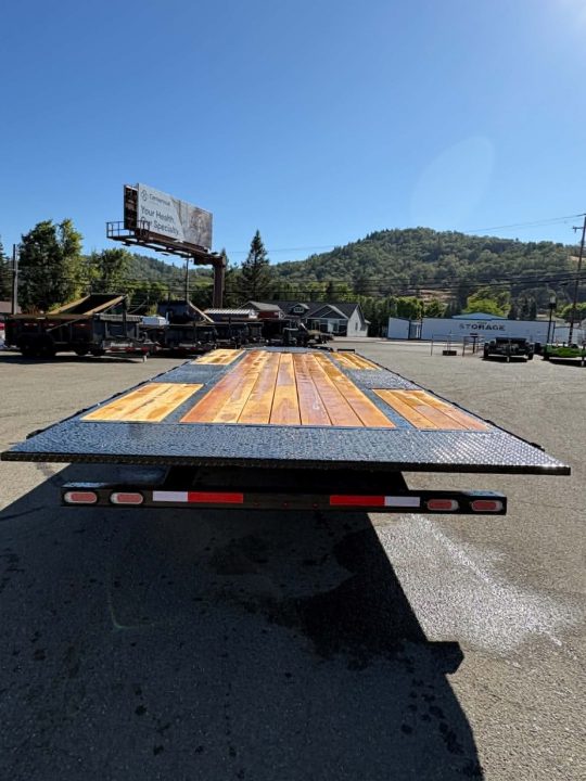 New DECKOVER 2026 Diamond C Trailers DET207 20' X 102" 15500 GVWR FULL TILT BLUETOOTH HYDRAULIC JACK UPGRADED ONYX BLACK TRAILER