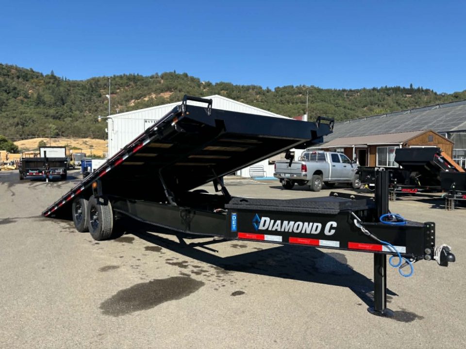 New DECKOVER 2026 Diamond C Trailers DET207 20' X 102" 15500 GVWR FULL TILT BLUETOOTH HYDRAULIC JACK UPGRADED ONYX BLACK TRAILER