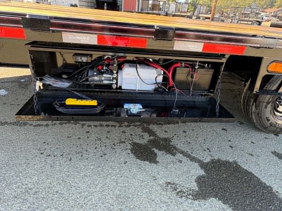 New DECKOVER 2026 Diamond C Trailers DET207 20' X 102" 15500 GVWR FULL TILT BLUETOOTH HYDRAULIC JACK UPGRADED ONYX BLACK TRAILER