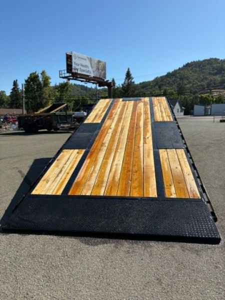New DECKOVER 2026 Diamond C Trailers DET207 20' X 102" 15500 GVWR FULL TILT BLUETOOTH HYDRAULIC JACK UPGRADED ONYX BLACK TRAILER