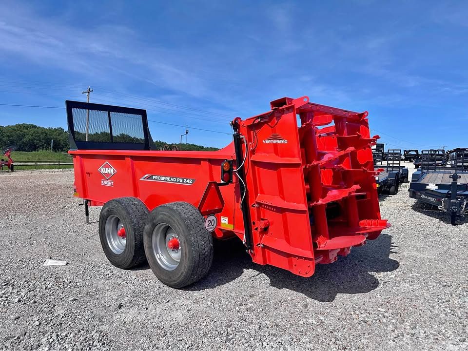 New 2026 Kuhn PS242 manure spreader