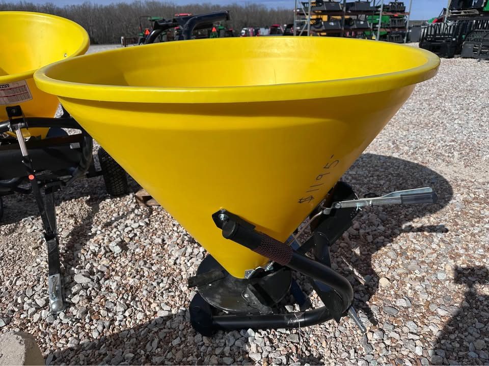New Grass seeder 992 pound