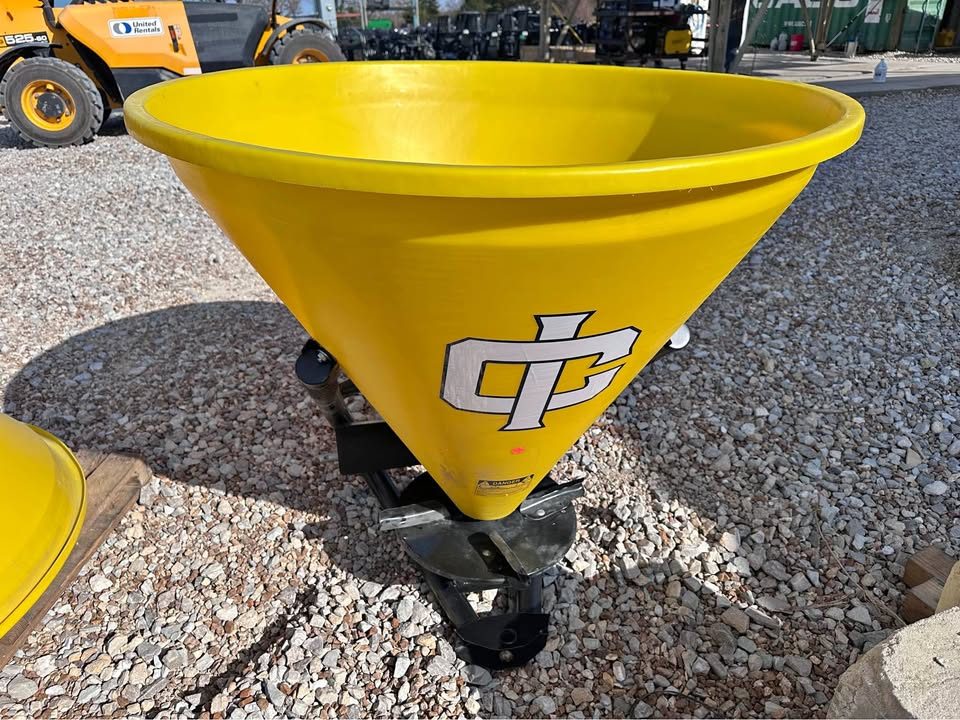 New Grass seeder 992 pound