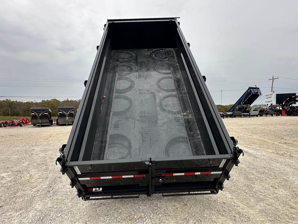 New 2026 PJ de dump trailer