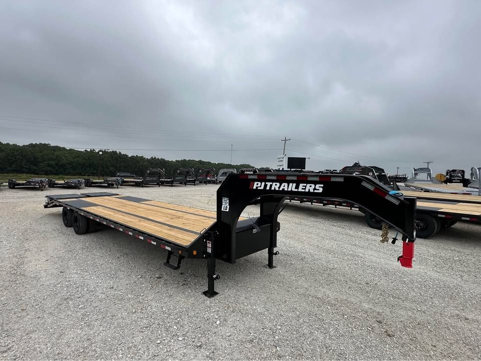 New 2026 pJ trailers  LD 32" dual tandem gooseneck