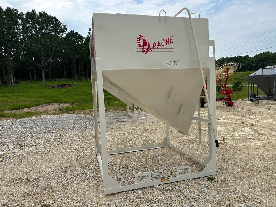 New 2026 Apache 3.5 ton stationary feed bin