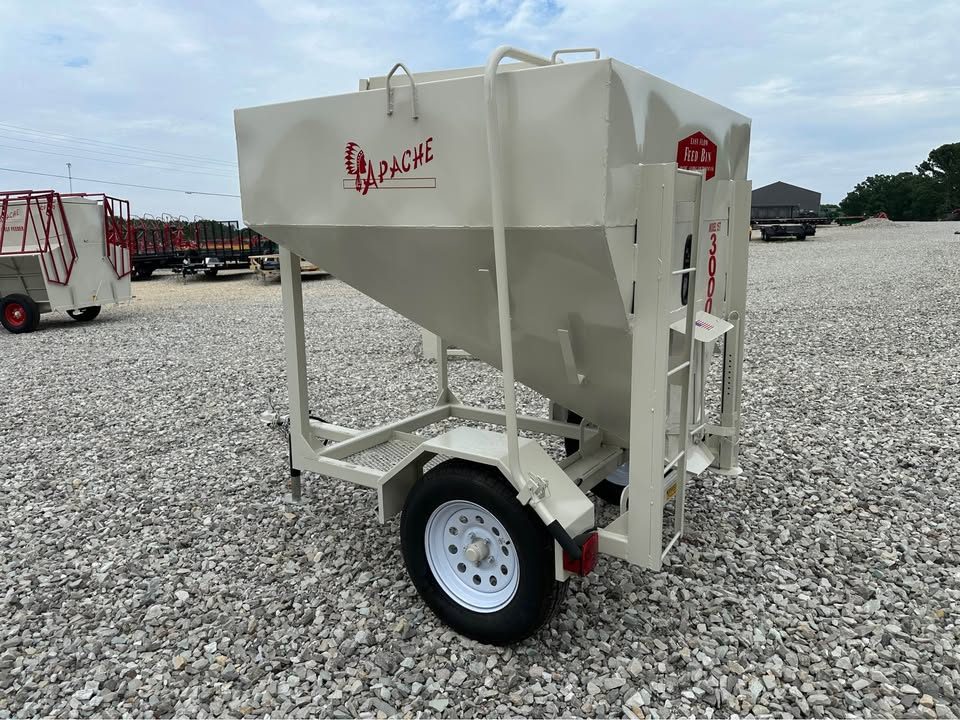 New 2026 Apache 3000 portable feed bin