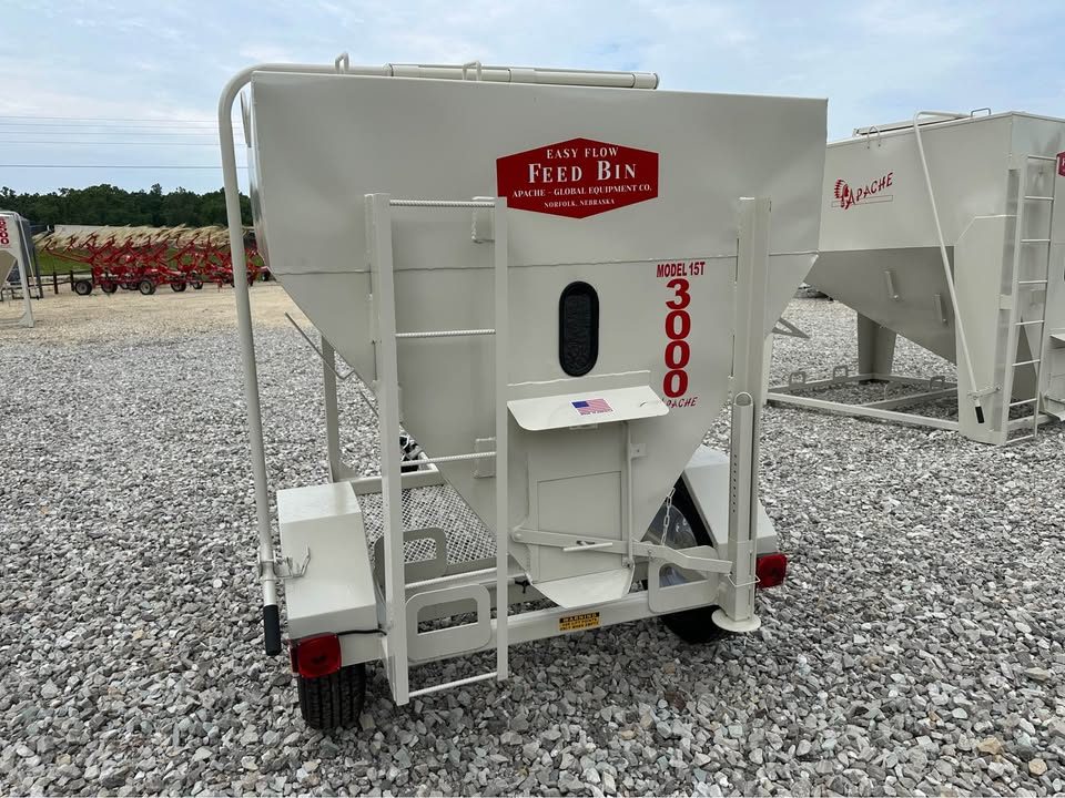 New 2026 Apache 3000 portable feed bin