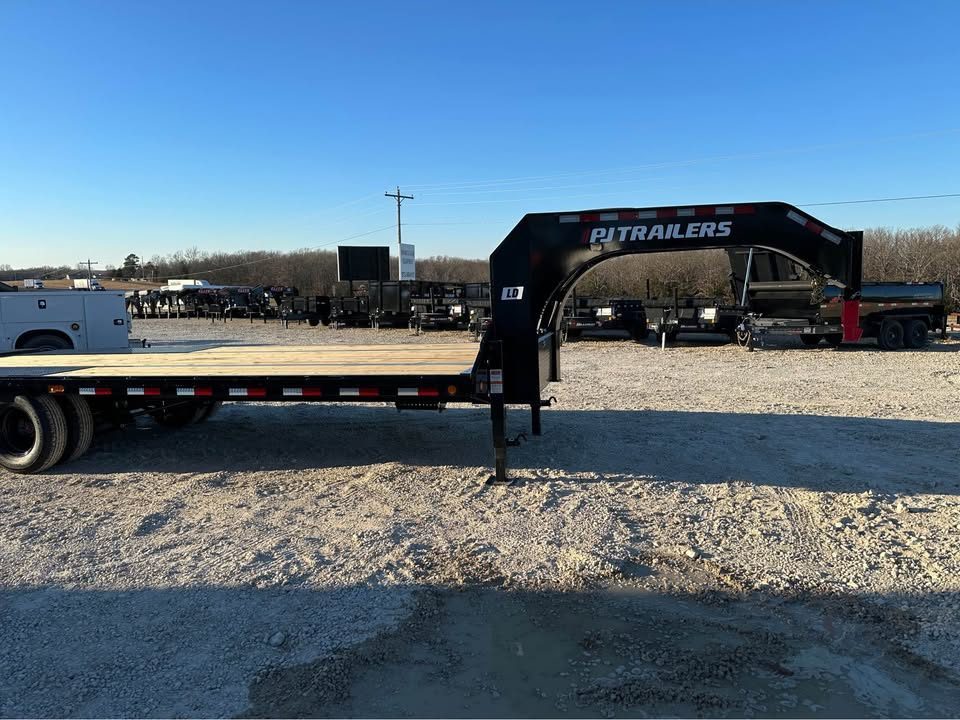 New 2025 PJ 20+5" LD gooseneck