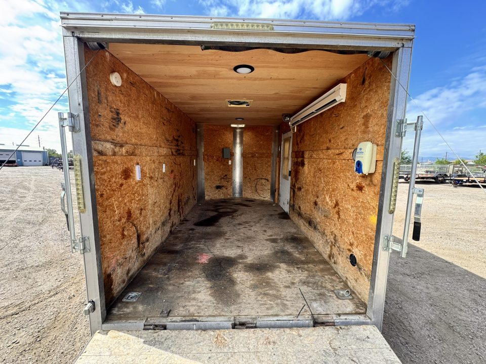 Used 2018 R&M Manufacturing 7-12-2V Enclosed