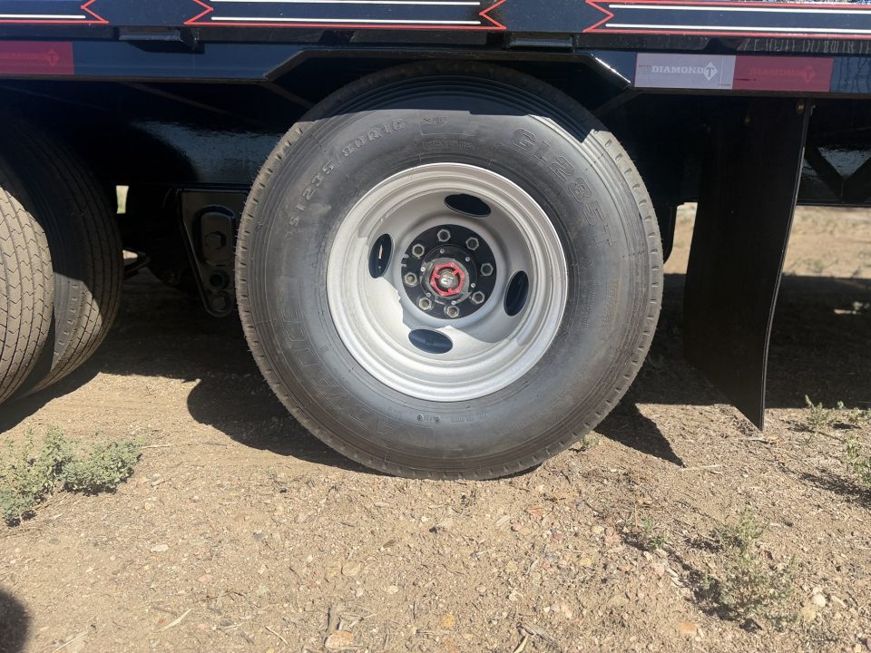 New 2026 Diamond T 8.5-36 Tandem Dual Gooseneck Deckover Equipment Hauler W/ MAXX Ramps and HDSS Suspension 25.9K GVWR