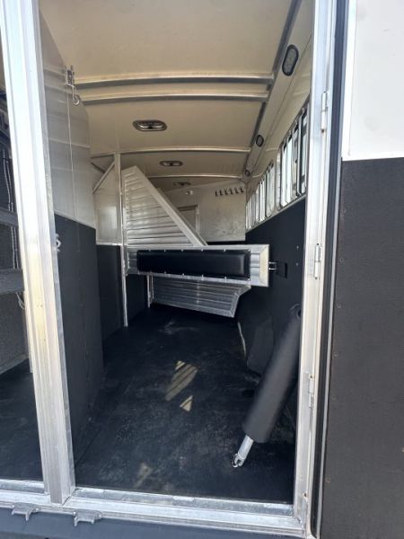 Used 2006 Cimarron Trailers 3H 15.5" LQ Horse Trailer