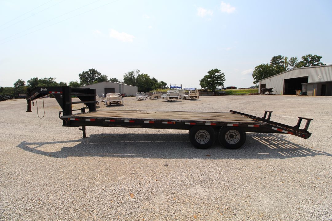 Used 2007 Delta Trailers 20+4 GN Flatbed Trailer