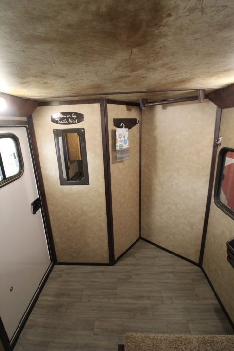 Used 2015 Trails West Sierra SpeciaLite 3 Horse Trailer