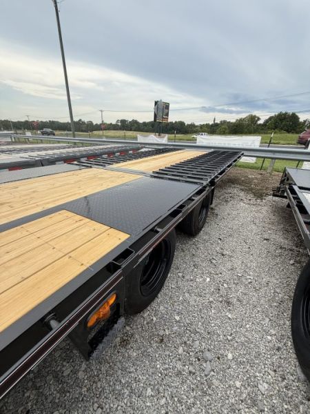 New 2026 Diamond C FMAX 212 32’ Flatbed Trailer, HYD DOVETAIL, HYD JACKS, 25.9K GVWR, ABS BRAKES 17.5 TIRE UPGRADE