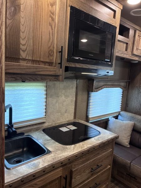 New 2027 Lakota Infinity 2H/Toy Hauler 9'LQ Straight Load Horse Trailer